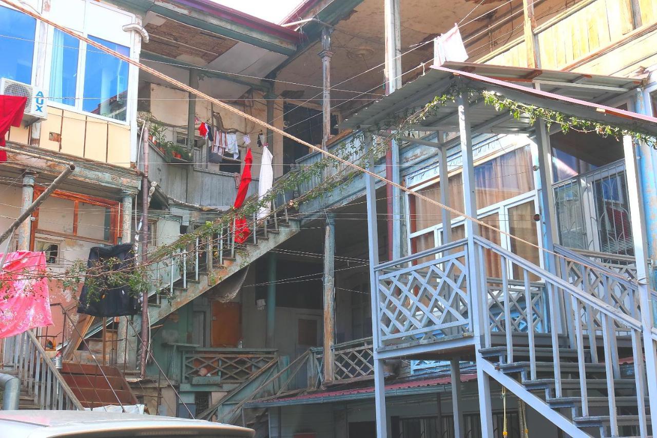 Historical Apartment In Old Tbilisi Exterior photo